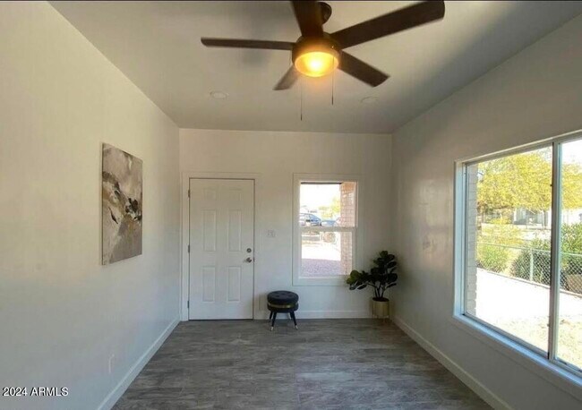 Foto del edificio - 1533 E Garfield St