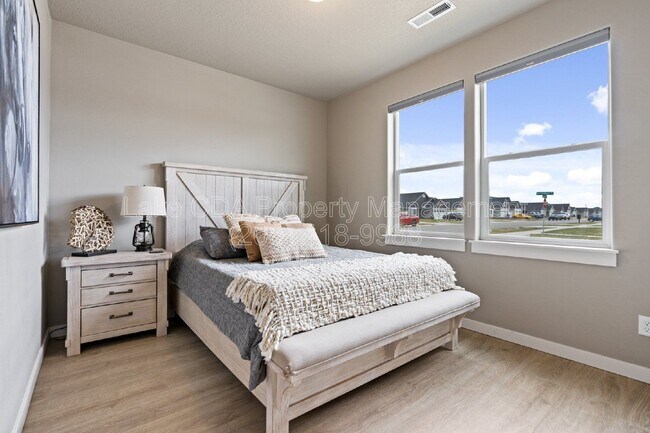 Foto del edificio - 5673 W Rockingham Dr
