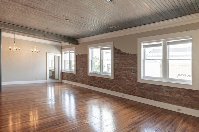 Building Photo - Awesome loft in Downtown Opelika!