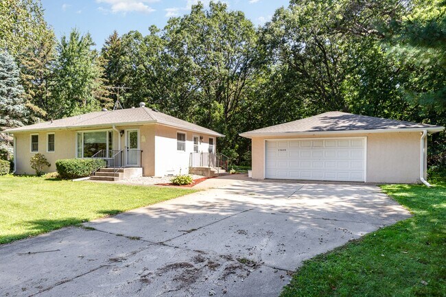 Building Photo - $500 Move in Credit! 4 Bed | 2 bath House ...