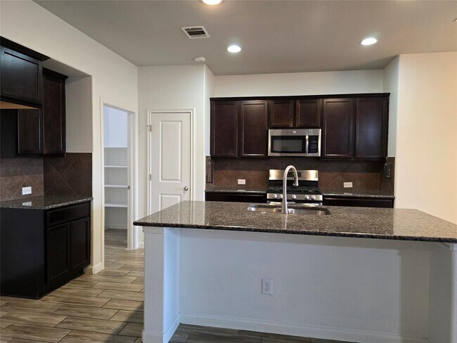 Building Photo - 6717 Brindisi Pl