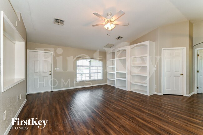 Foto del edificio - 904 NW 8th Pl