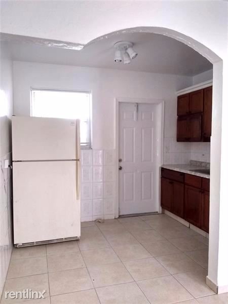 Building Photo - 2 br, 1 bath Apartment - 1820 Johnson St