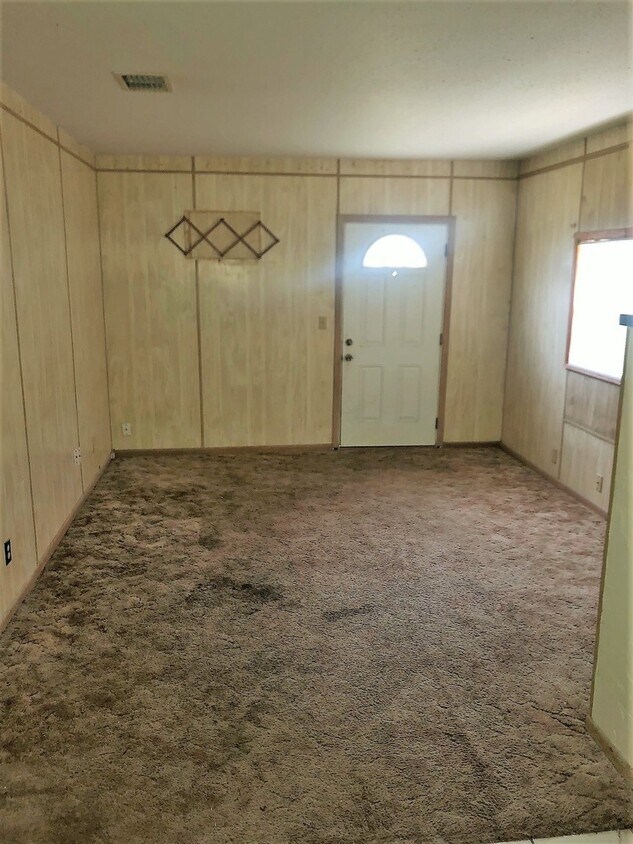 Building Photo - HUGE 1BR/1BA Dade City Duplex NO APPLICATI...