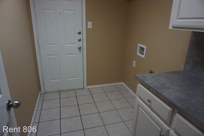 Building Photo - 3114 99th St