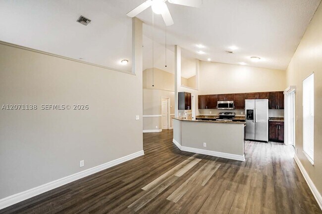 Foto del edificio - 6821 NW 28th Pl