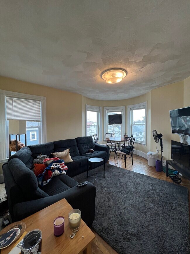 Building Photo - 59 Cedar St