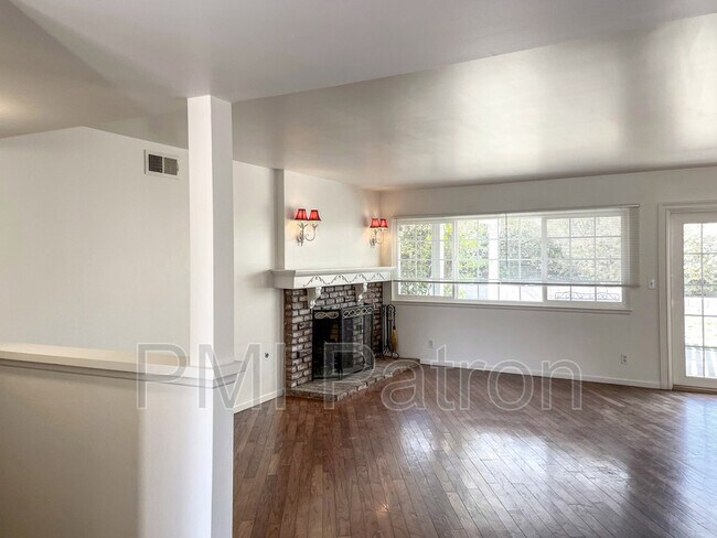 Foto del edificio - 17917 Nearbank Dr