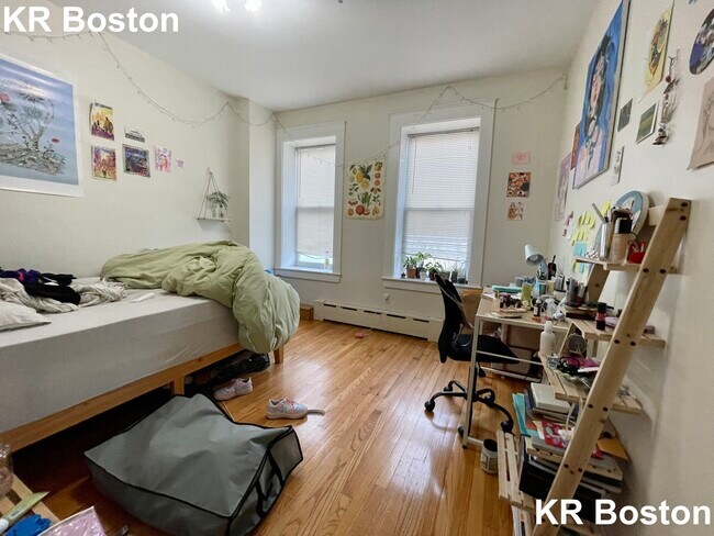 Building Photo - 84 Fenway
