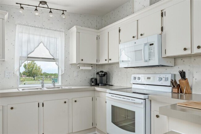 Building Photo - 6822 FL-674
