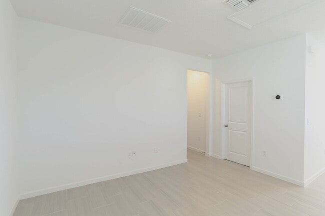 Building Photo - 5135 Lake Hamlin Trail