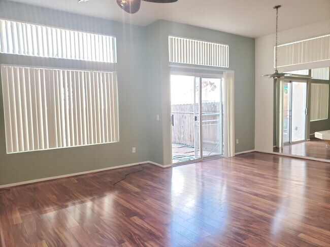 Building Photo - Spacious and Bright Mira Mesa Home