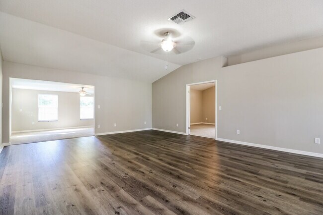 Foto del edificio - 8012 Cameron Cay Ct