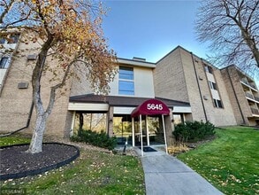 Building Photo - 5645 Green Cir Dr