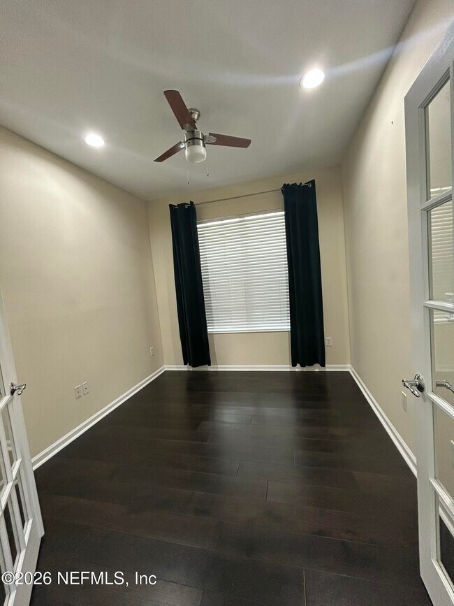 Foto del edificio - 4233 Clybourne Ln