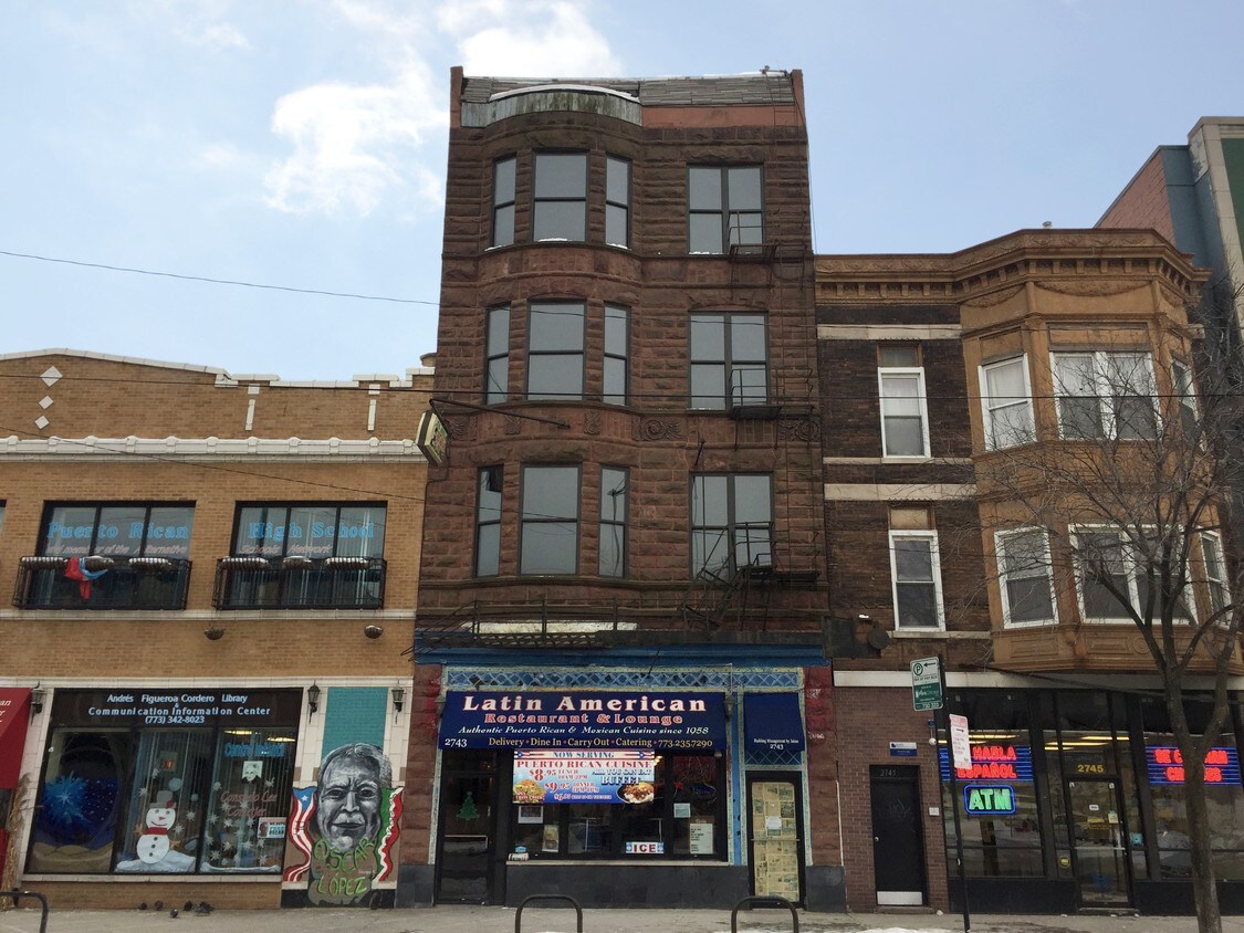Building Photo - 2743 W Division St