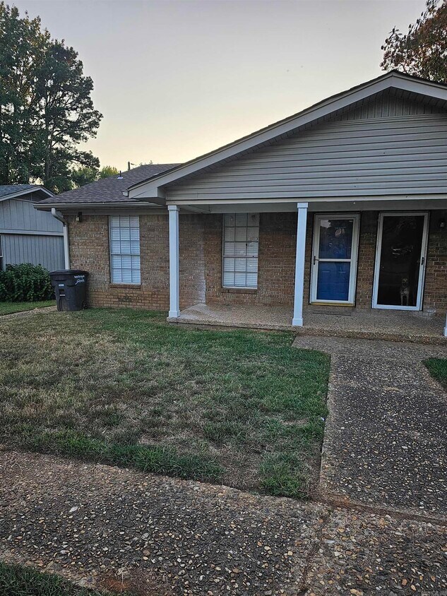 212 Overland Trail, Jacksonville, AR 72076 Townhome Rentals in