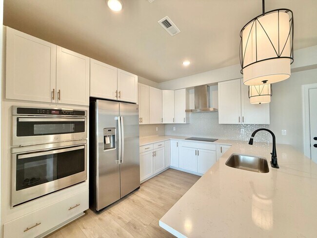 Foto del edificio - Stunning New Construction 2BD, 2.5BA Cary Townhome-Style Condo with a 1-Car Garage & Bonus Flex S...