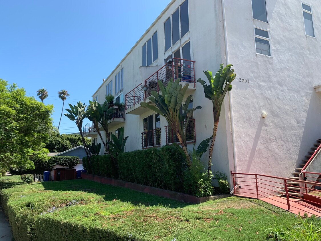 Primary Photo - 2201 Ocean Ave