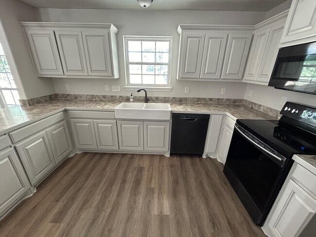 Building Photo - 10008 TX-321