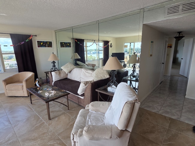 Photo - 1200 Hibiscus Ave Apartment