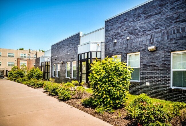 Foto del edificio - 1208 N 28th St