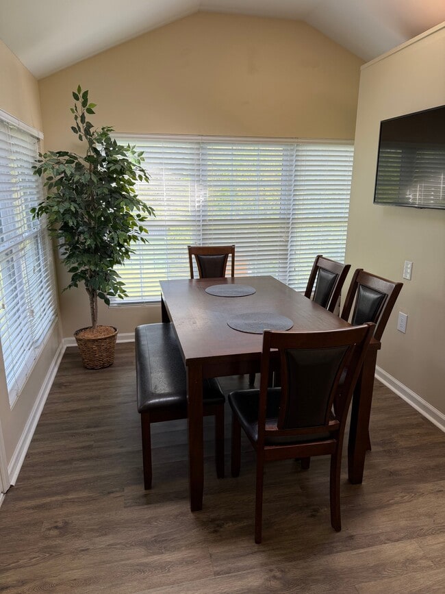 Foto del edificio - 33 Church Rd