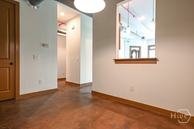 Building Photo - 250 Martha Dr