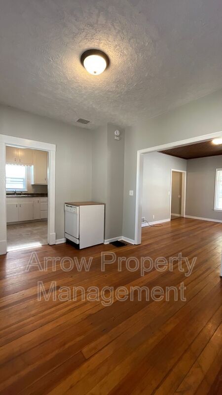 Building Photo - 2211 Sheldon St