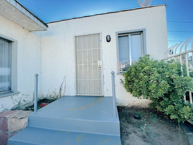 Building Photo - 1129-1131 Centinela Ave