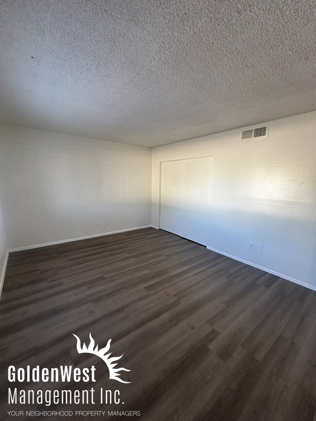 Foto del edificio - Updated 1Bdm 1Ba Apartment in the Gated Deville Apartment Community - MI Special!