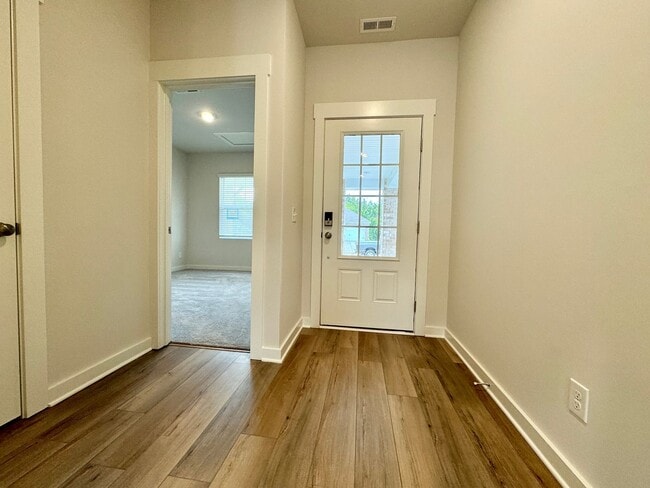 Foto del edificio - 5 Bedroom, 3.5 Bath Home w/  2 Car Garage