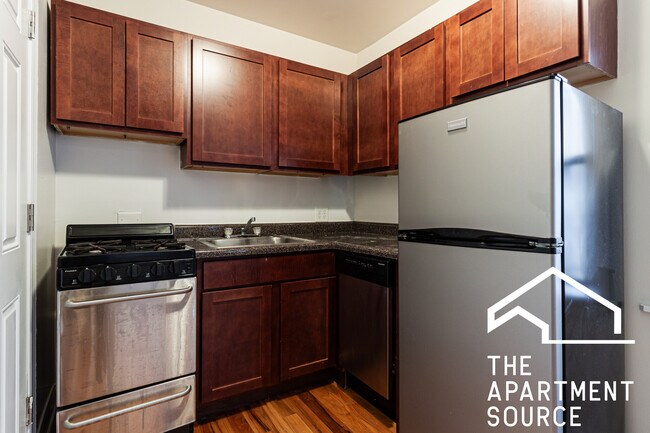 Foto del edificio - 809 W Cornelia Ave