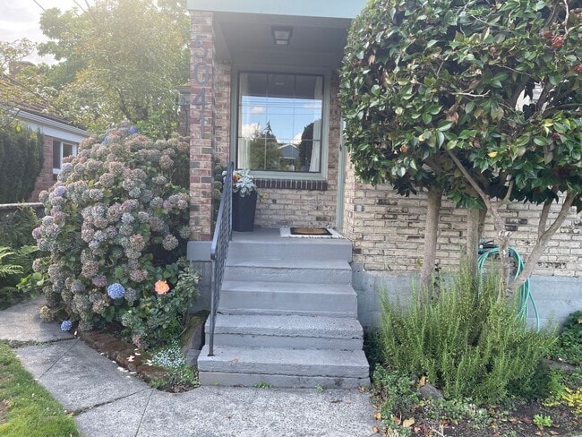 Building Photo - 3 Bedroom Single Family Home in Seattle
