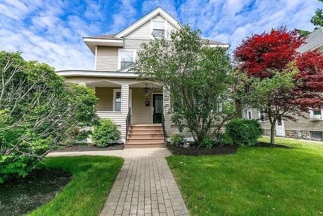 Building Photo - 268 Burncoat St