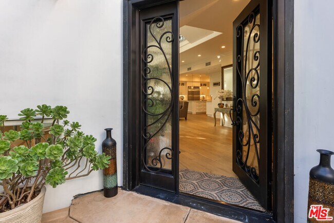 Foto del edificio - 345 S Saltair Ave