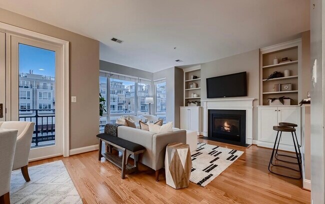 Building Photo - 628 Ponte Villas S