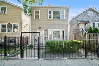 Building Photo - 4731 S Laflin St