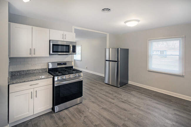 Building Photo - 7731 Bertram Ave