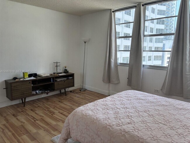 Foto del edificio - 801 Brickell Bay Dr