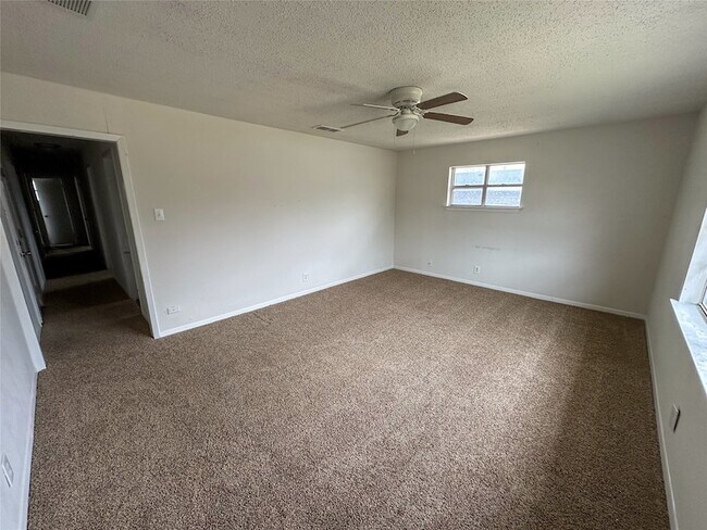 Foto del edificio - 1016 W Gandy St