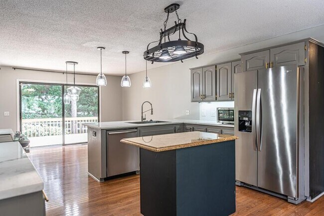 Building Photo - 4 Harness Pl