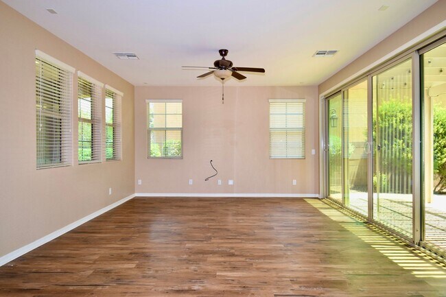 Foto del edificio - Beautiful 3 bedroom with a loft in Cooley Station!