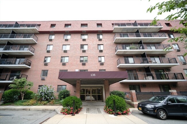 Building Photo - 135 Pleasant St