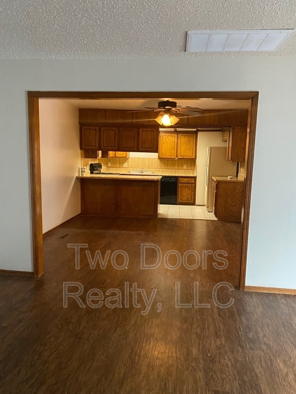 Building Photo - 12600 Abbotts Way