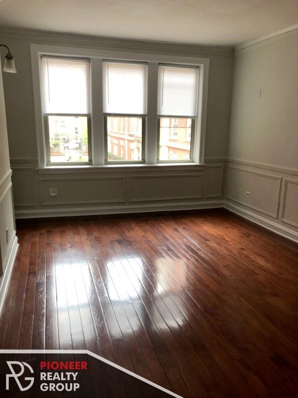 Building Photo - 540 W Surf St