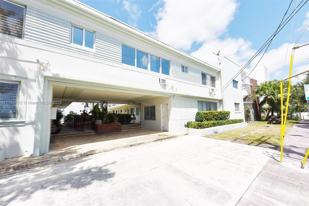 Foto principal - 2250 Bay Dr