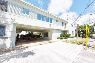 Building Photo - 2250 Bay Dr