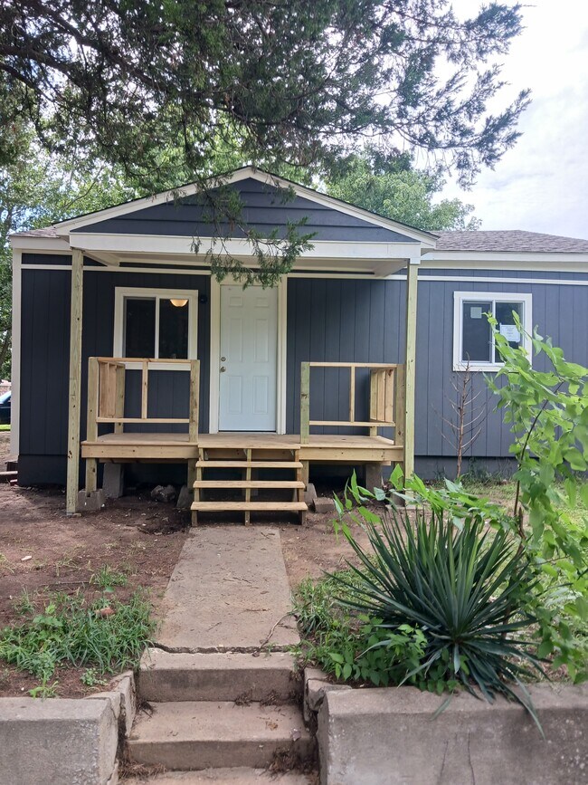 Foto del edificio - 819 S Elm Ave