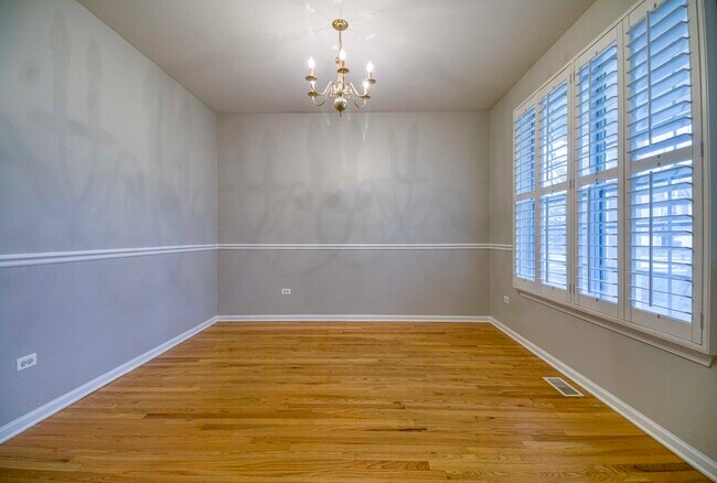 Building Photo - 462 Vaughn Cir